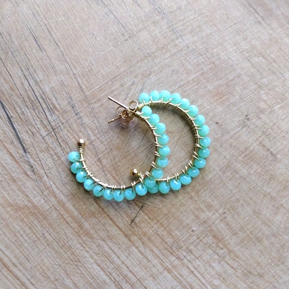 18 KT Gold and Chrysoprase Hoop earrings - Picture 1 of 4